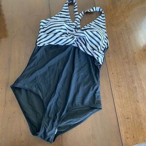 Aqua Eve One Piece Swimsuit Women's 16W Black White Polyester Twist Front Padded
